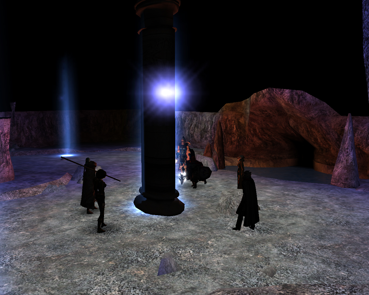 Looking_at_a_pilar_with_scriptures